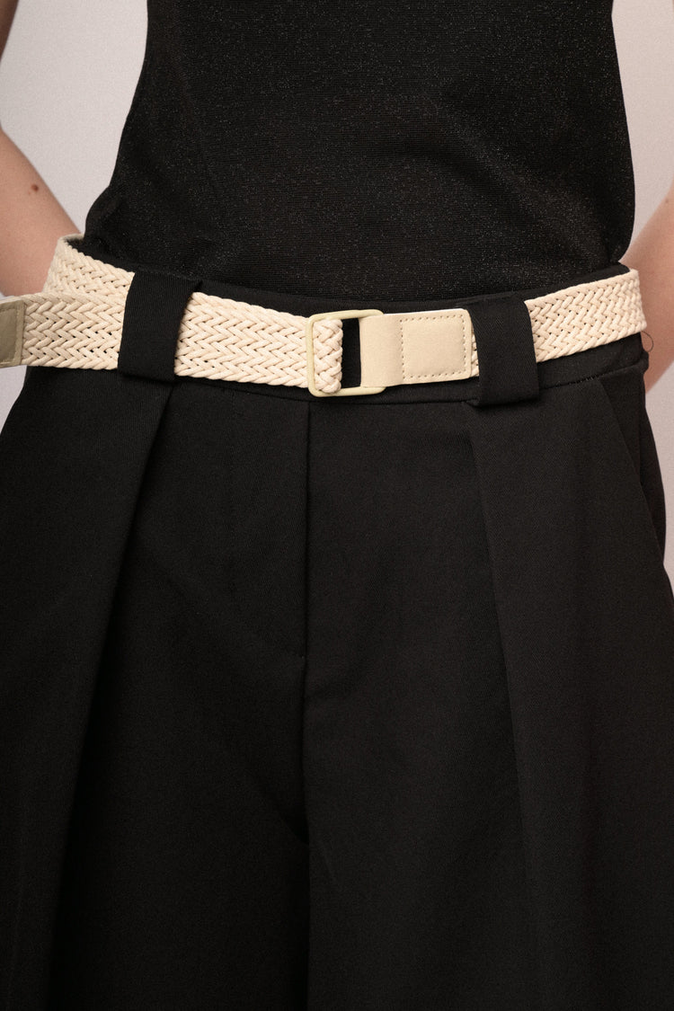 Pantaloni oversize e crop in tessuto nero con cintura