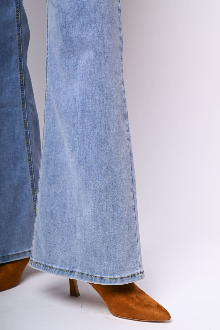 Jeans a gamba ampia