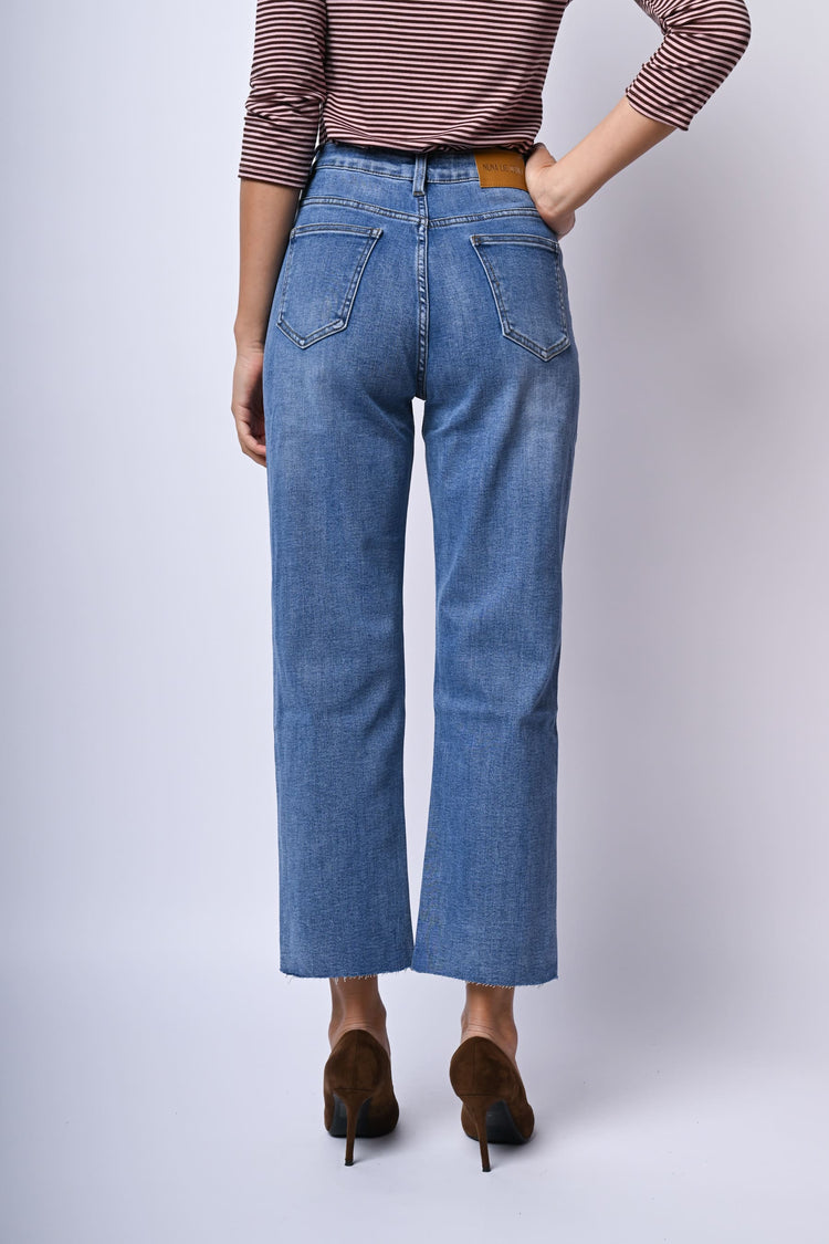 Jeans con orlo a taglio vivo