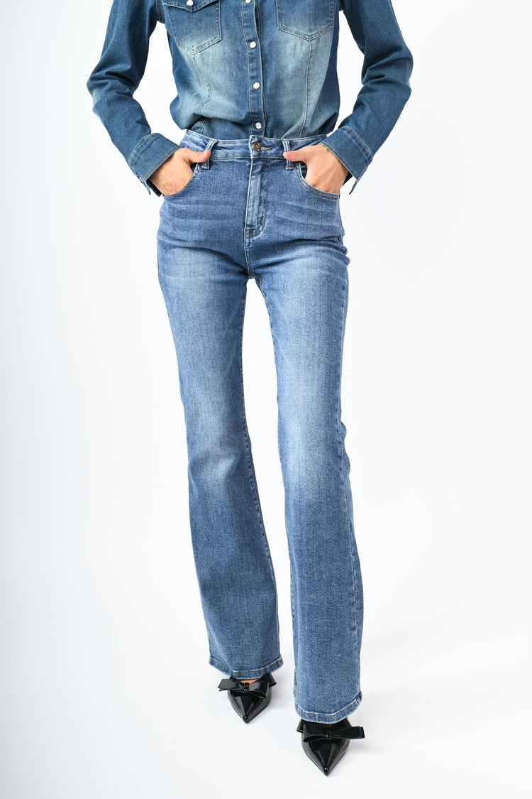Jeans a gamba svasata