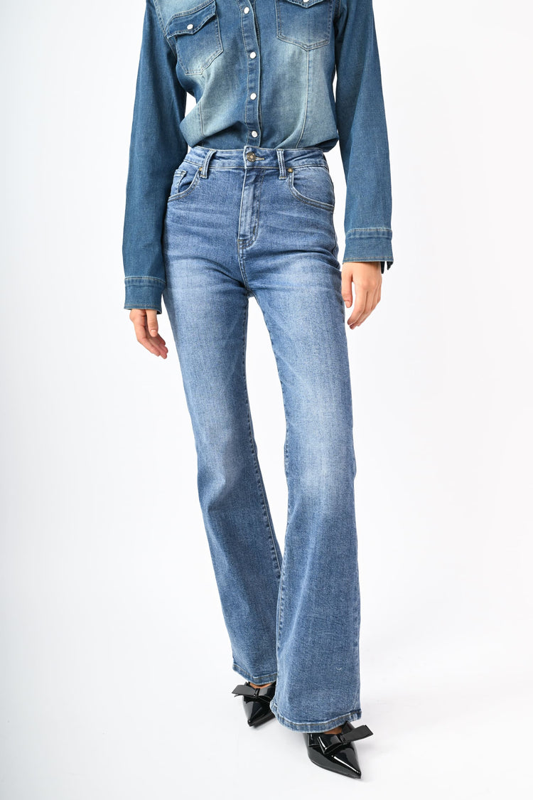 Jeans a gamba svasata