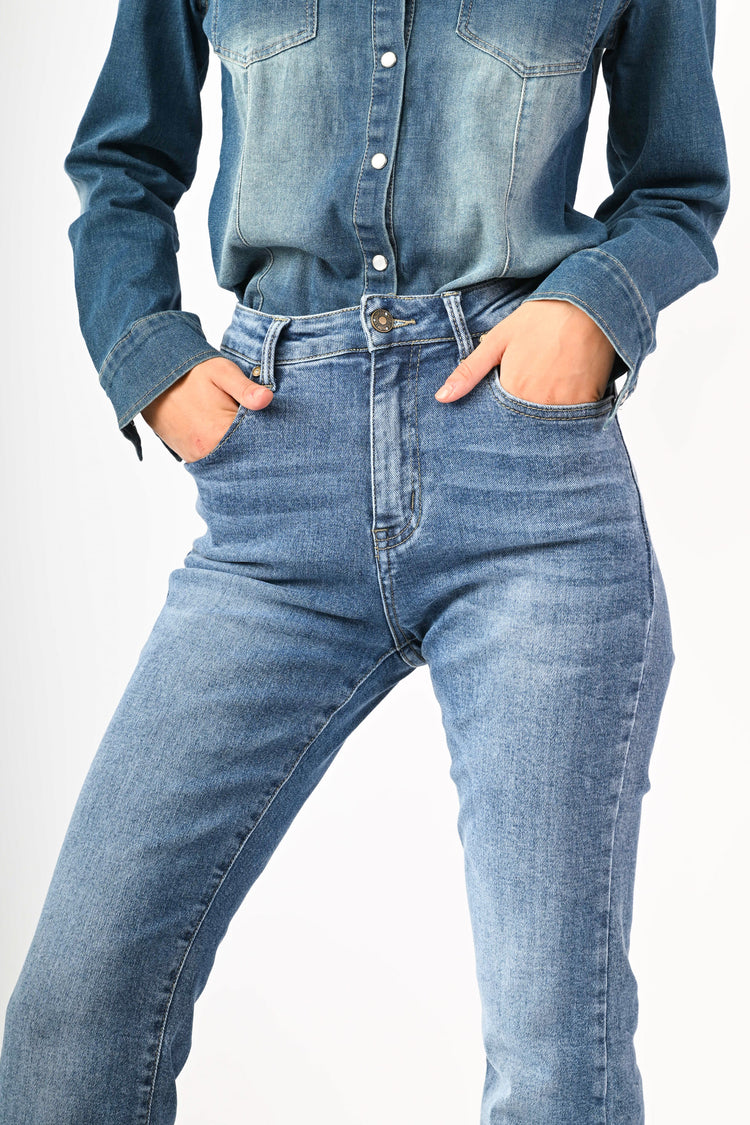 Jeans a gamba svasata