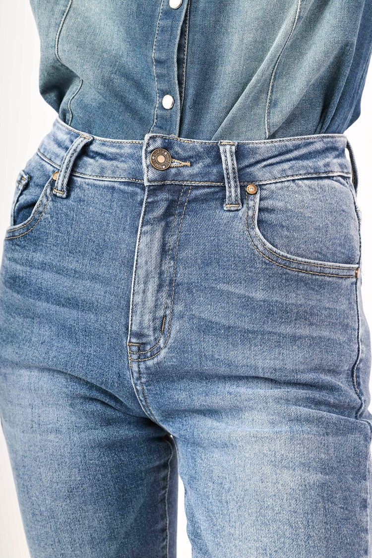 Jeans a gamba svasata