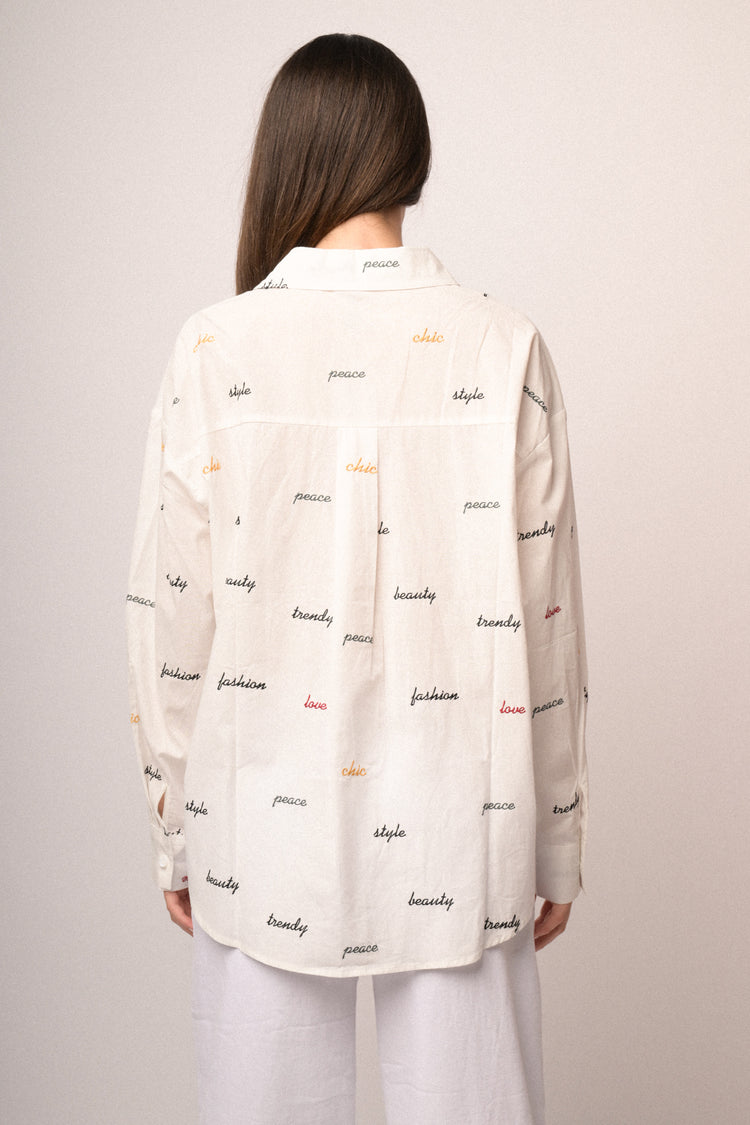 Camicia bianca in cotone con ricami lettering
