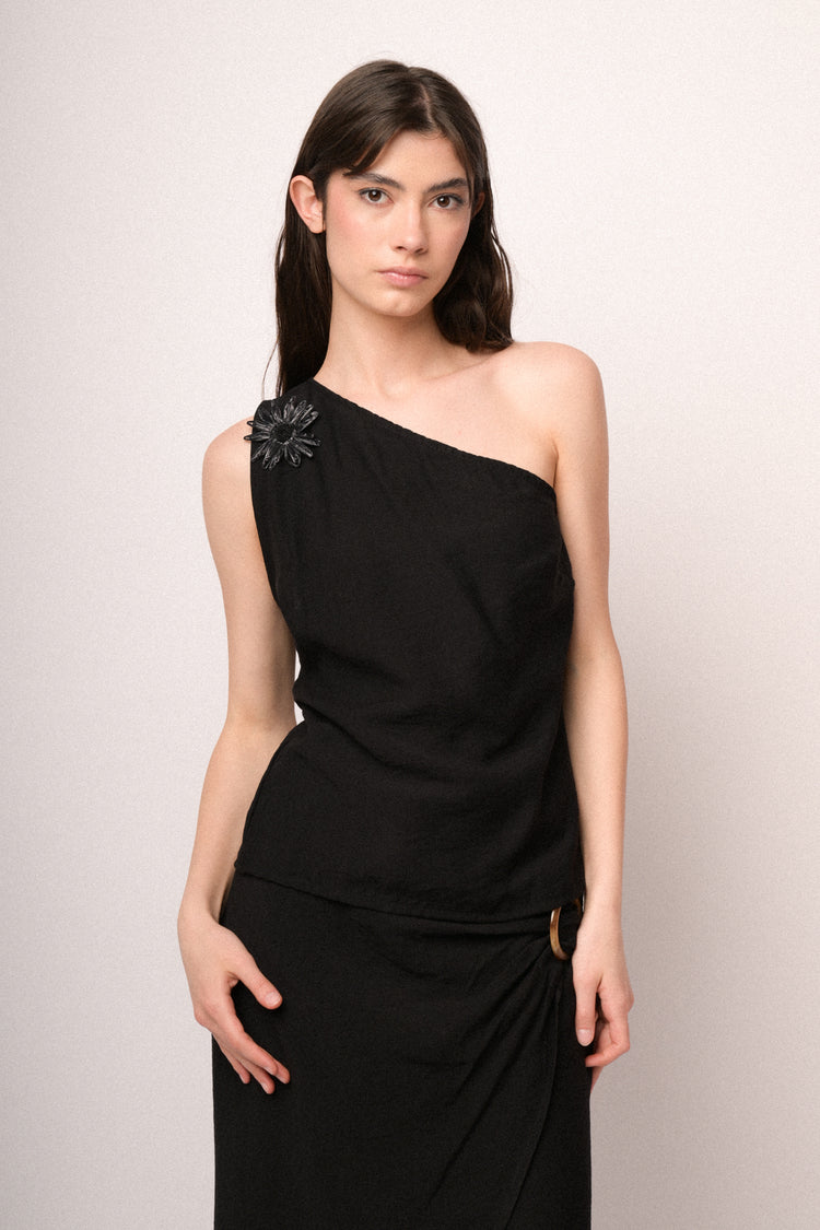 Top monospalla nero con fiore 3D