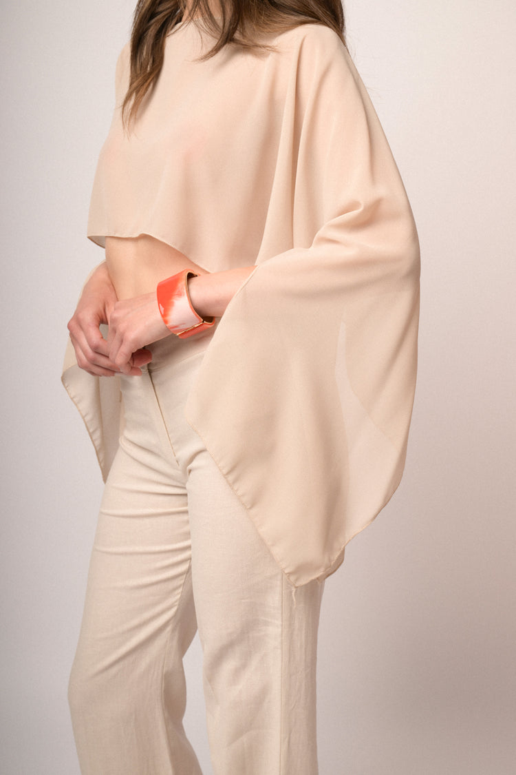 Coprispalle fluente con maniche a farfalla beige