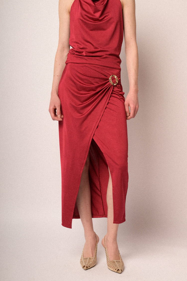 Gonna midi a portafoglio rosso con fibbia gioiello