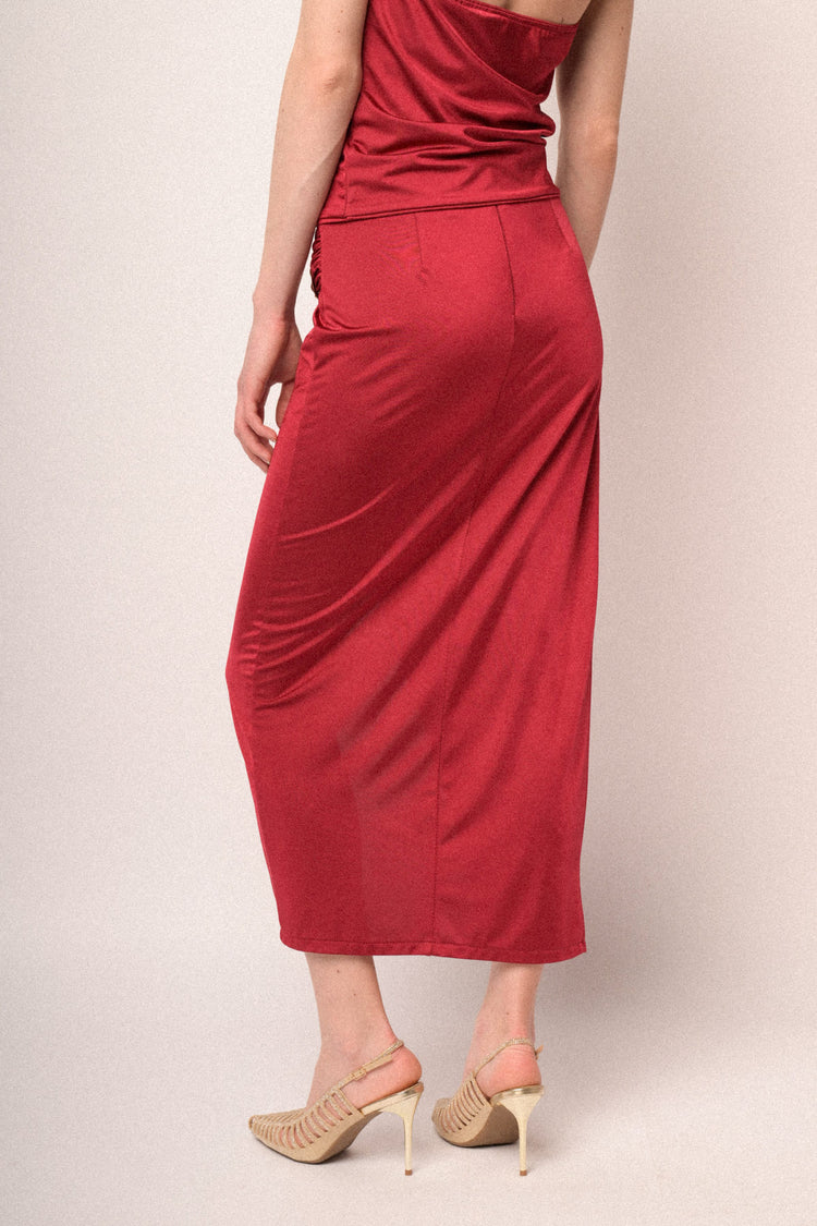 Gonna midi a portafoglio rosso con fibbia gioiello
