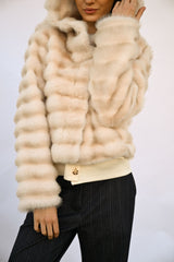 Giacca in faux fur matelassé con cappuccio