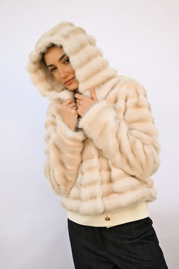 Giacca in faux fur matelassé con cappuccio