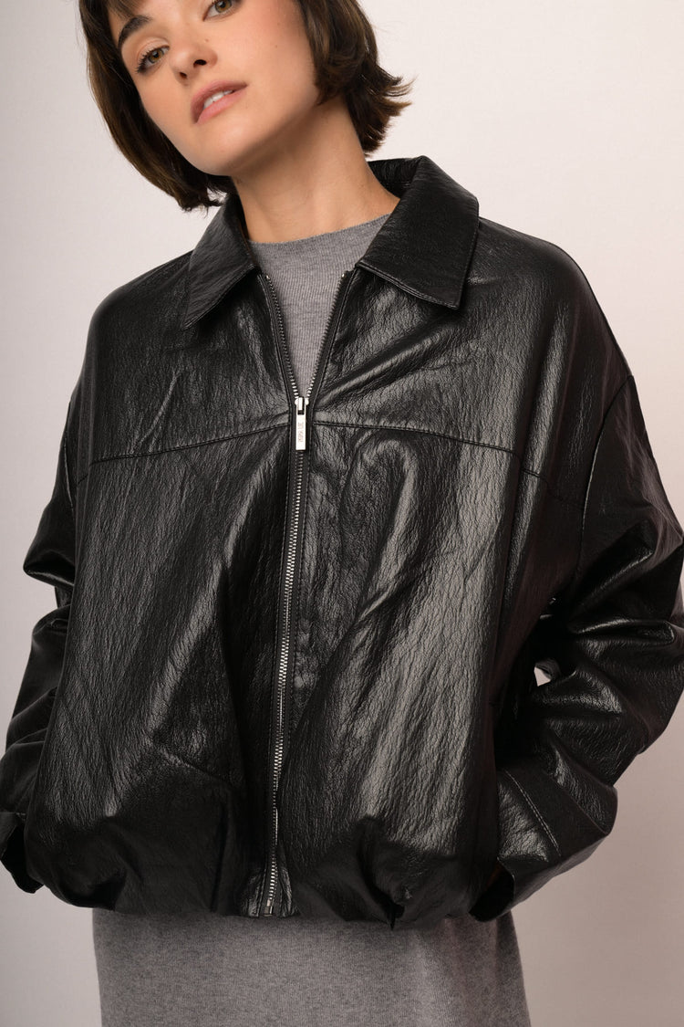 Bomber oversize in similpelle nera