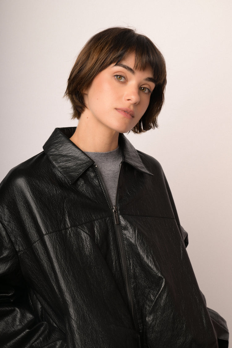 Bomber oversize in similpelle nera