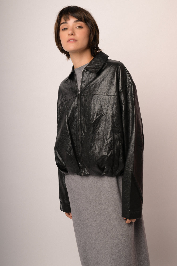 Bomber oversize in similpelle nera