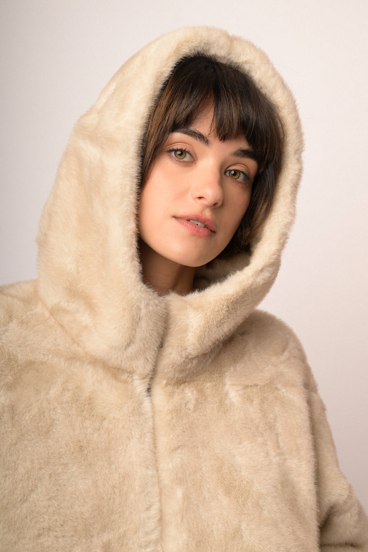 Giacca in faux fur beige con cappuccio