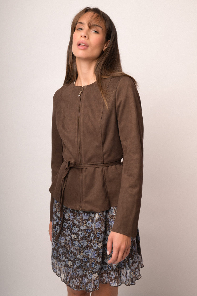 Giacca in faux suede cioccolato con cintura