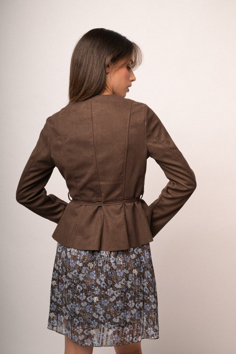 Giacca in faux suede cioccolato con cintura
