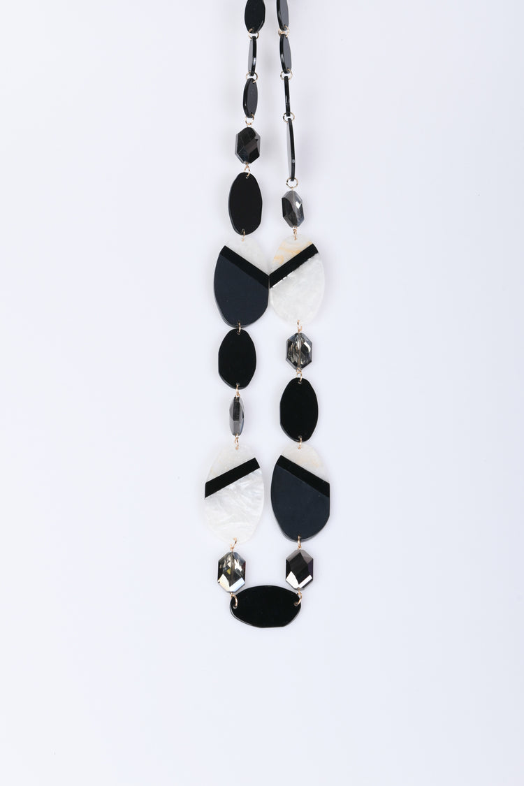 Collana lunga con pendenti