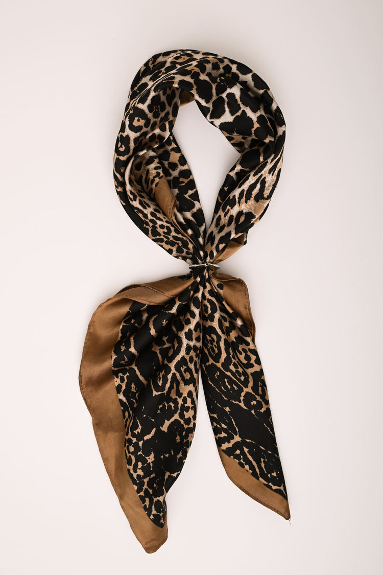 Foulard a stampa animalier con anello