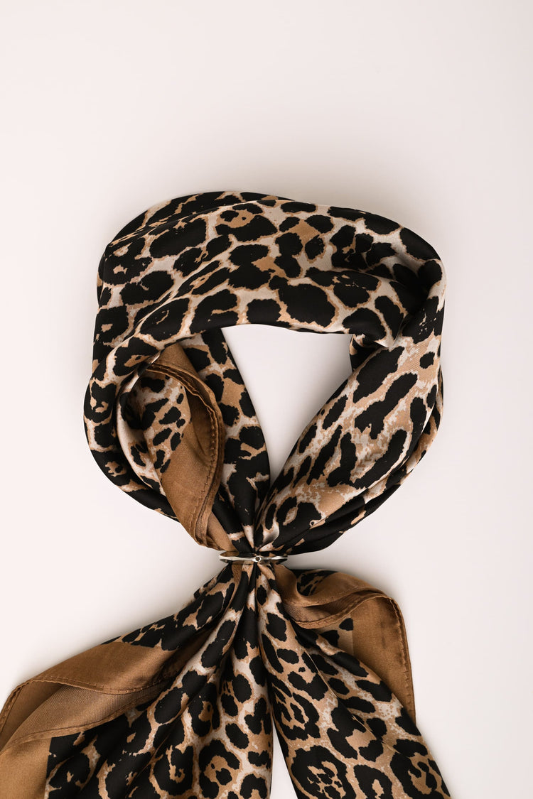 Foulard a stampa animalier con anello
