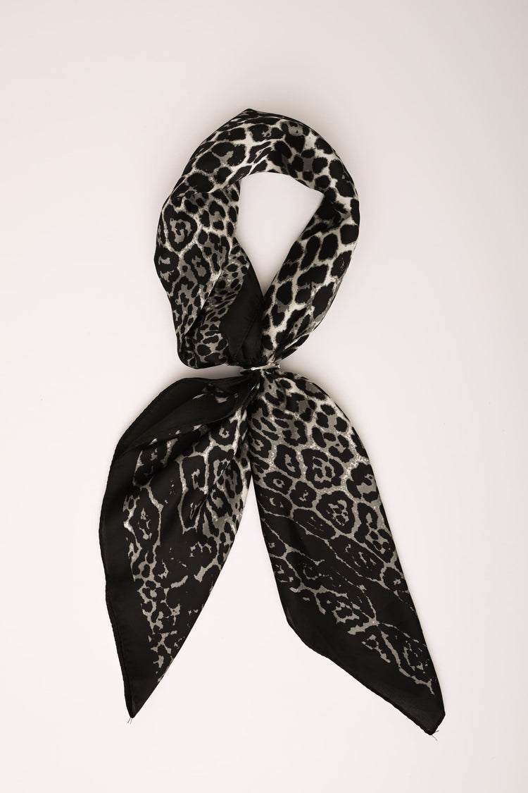Foulard a stampa animalier con anello