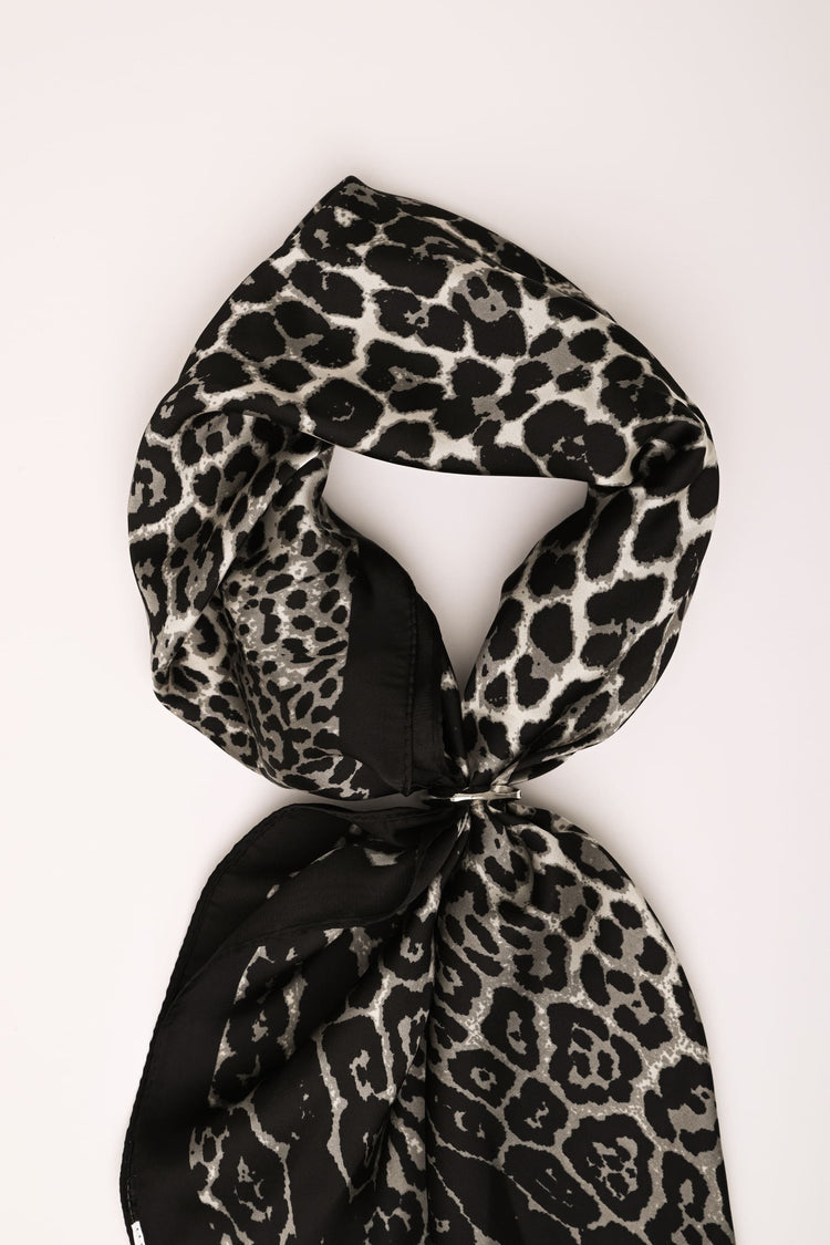 Foulard a stampa animalier con anello