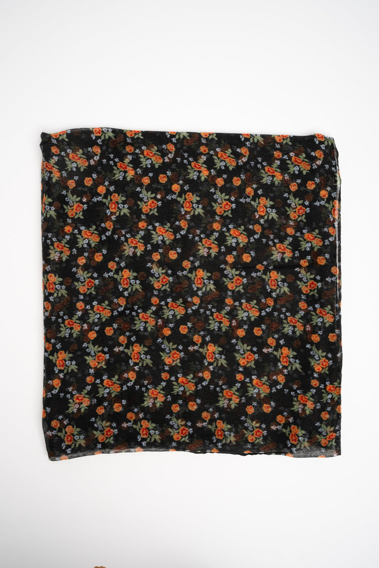 Sciarpa con piccoli fiori nero