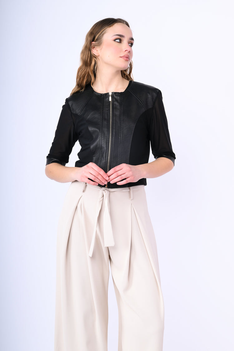 Giacca crop in similpelle e tulle