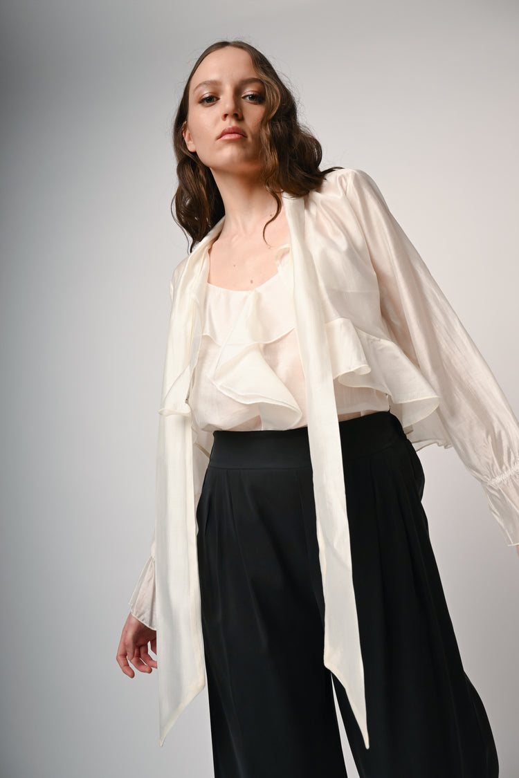 Blusa con fiocco e maniche lunghe