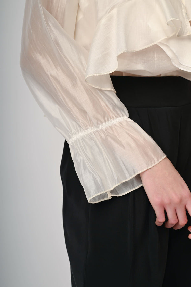 Blusa con fiocco e maniche lunghe
