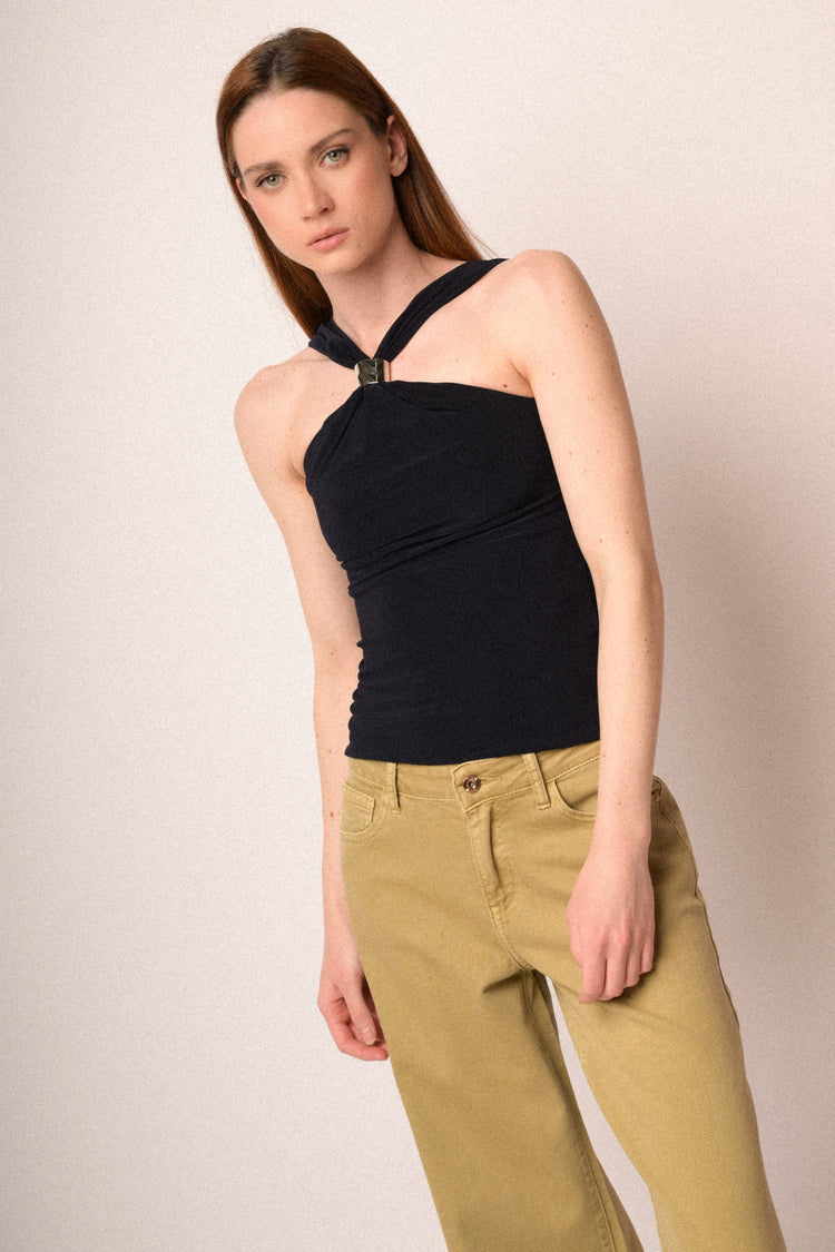 Top halter blu notte con anello oro