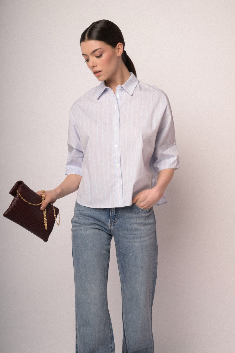Camicia a righe con maniche crop