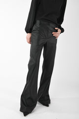Pantaloni similpelle a zampa