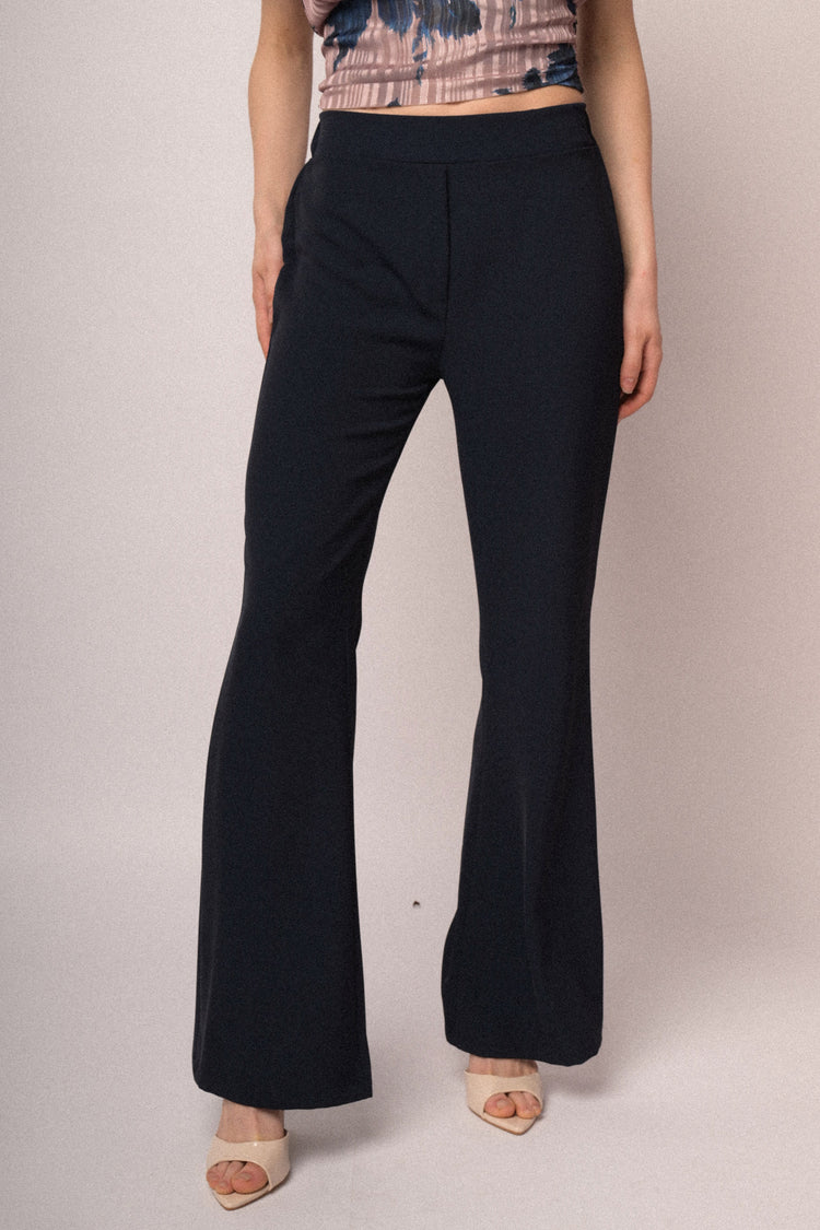 Pantaloni a gamba svasata