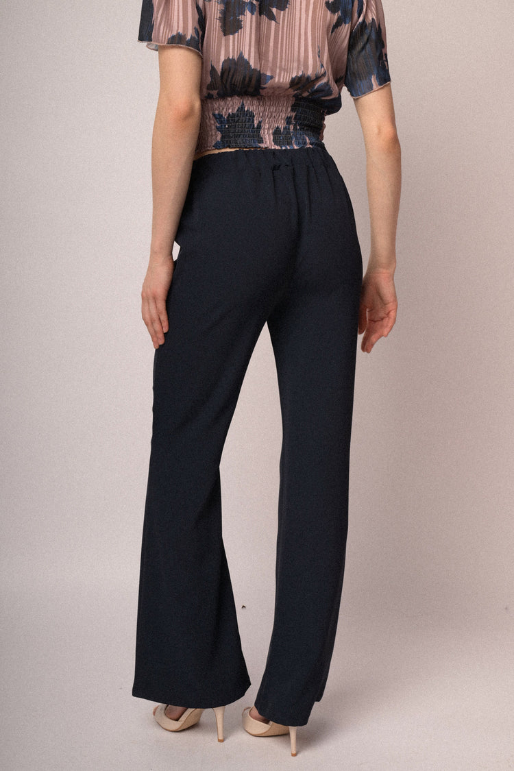 Pantaloni a gamba svasata