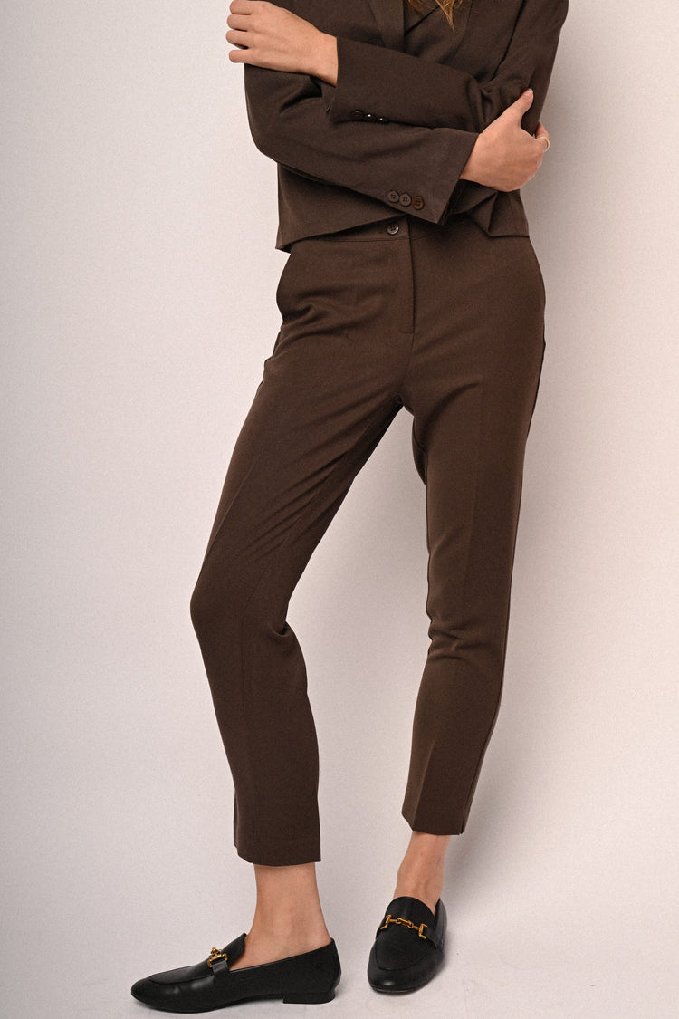 Pantaloni a sigaretta con piega stirata