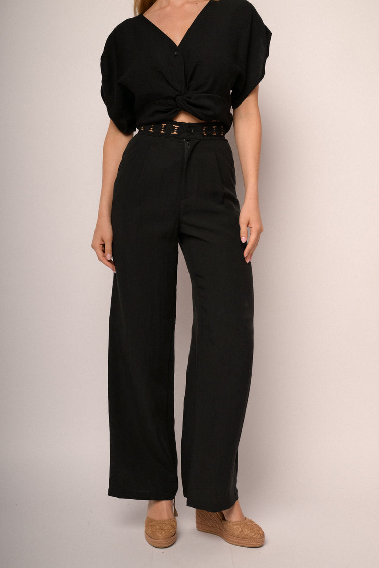 Pantaloni palazzo con cintura in pizzo nero