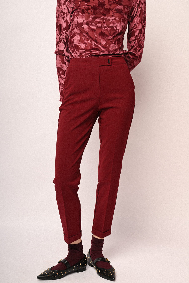 Pantaloni a sigaretta con risvolto