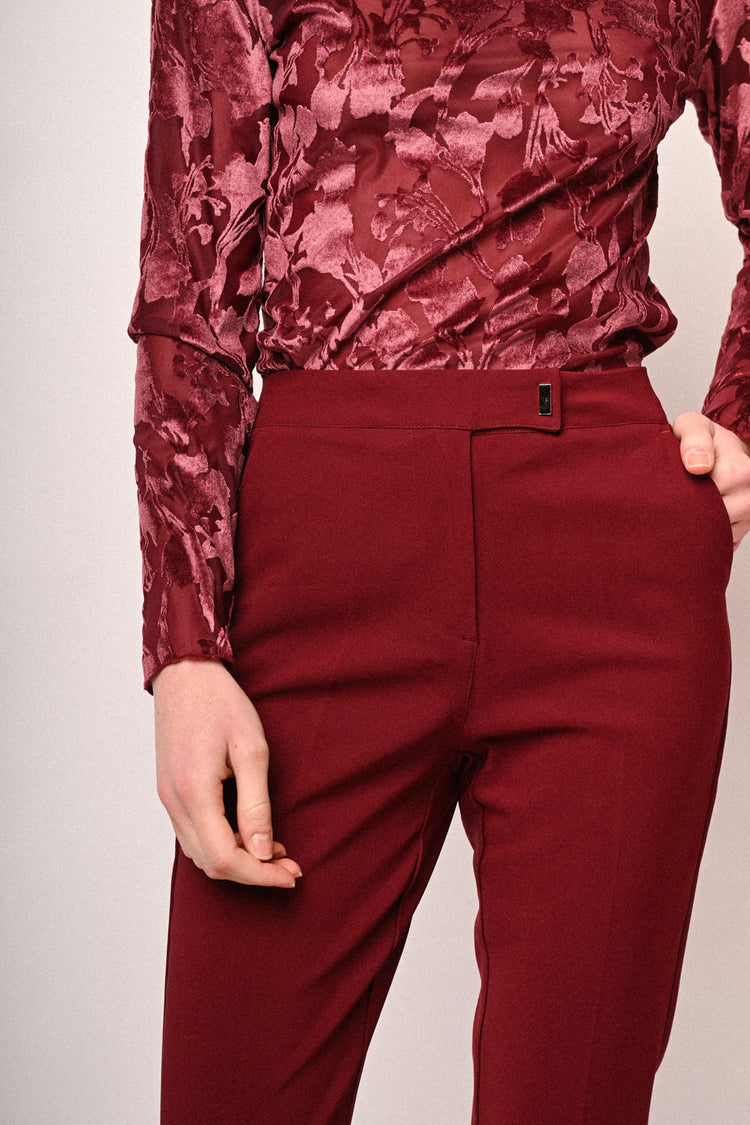 Pantaloni a sigaretta con risvolto