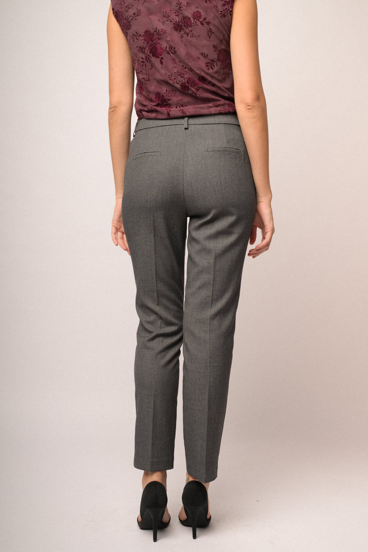 Pantaloni basic con linguetta