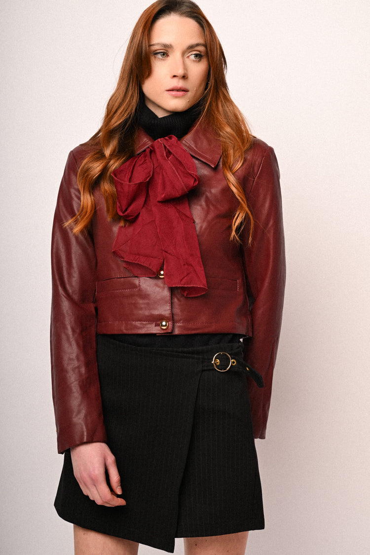 Giacca in similpelle con foulard