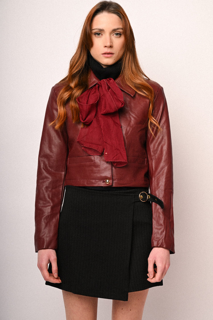 Giacca in similpelle con foulard