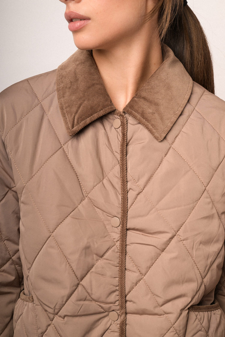Piumino loose-fit in nylon trapuntato nocciola