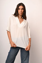 Blusa con scollo a V e strass