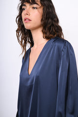 Blusa in raso con scollo a V