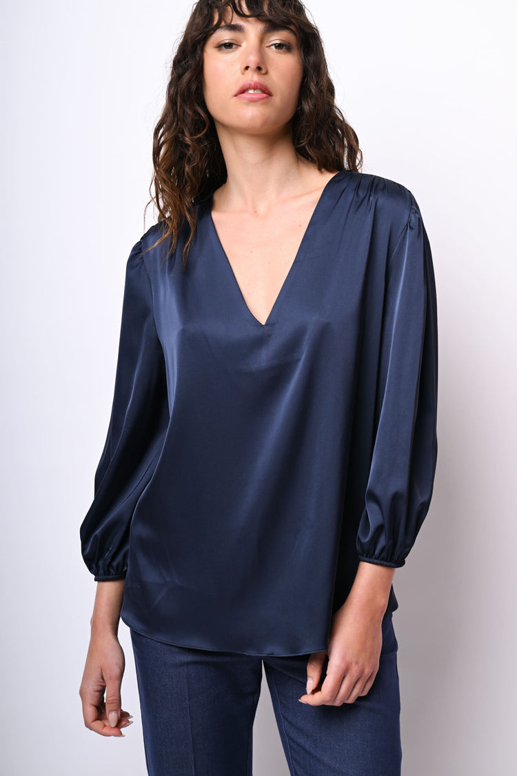 Blusa in raso con scollo a V
