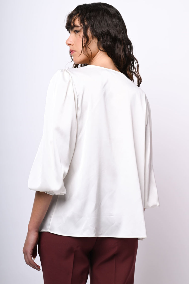 Blusa in raso con scollo a V