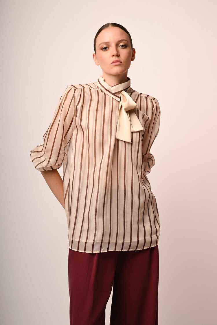 Camicia a righe con cravattino