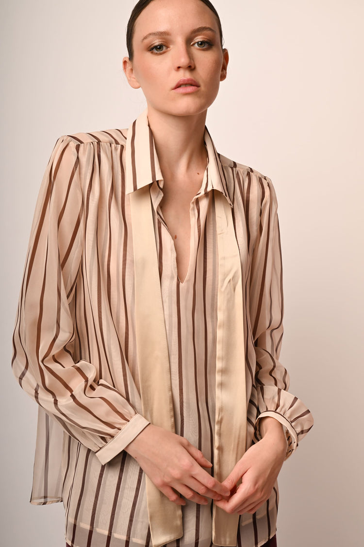 Camicia a righe con cravattino