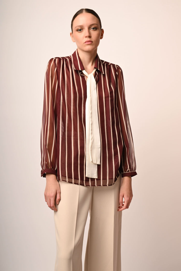 Camicia a righe con cravattino