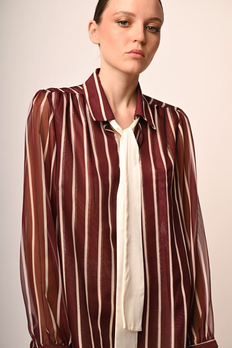 Camicia a righe con cravattino